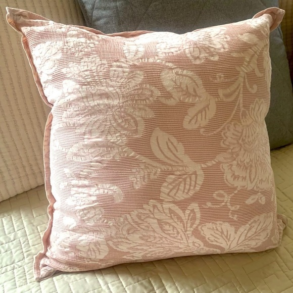 Wamsutta Other - 🍄 1/2 OFF 🍄NEW Wamsutta 20” pillow. Blush and white colors.